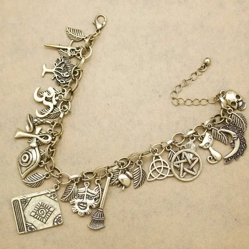 Vista 3 de RechicGu Mythology - Pulsera de cuento de hadas con dije de la suerte, diseño de gato celta con hoja de cruz y luna