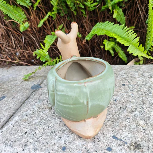 Vista 5 de Ceramic Animal Snail Shaped Flower Pot - Unique and Charming Home Decor (5.9" Bronze)