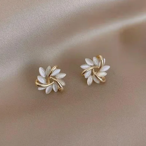 Vista 3 de Pendientes de plata de ley 925 chapados en oro de 14 quilates para mujer, aretes de pétalo de ópalo, exquisitos aretes de mujer adecuados