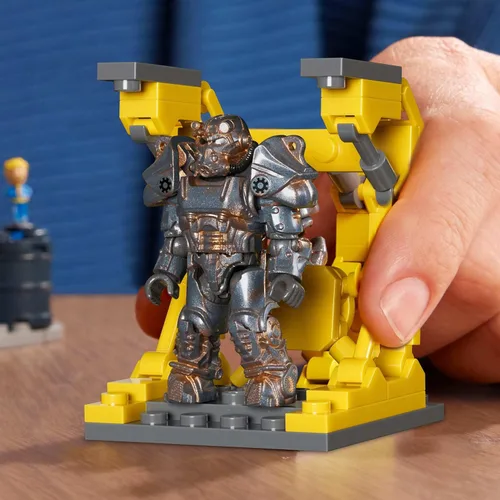 Vista 4 de MEGA Fallout - Figuras de acción de construcción, parada de camiones Red Rocket con 824 piezas, 2 personajes posables y accesorios