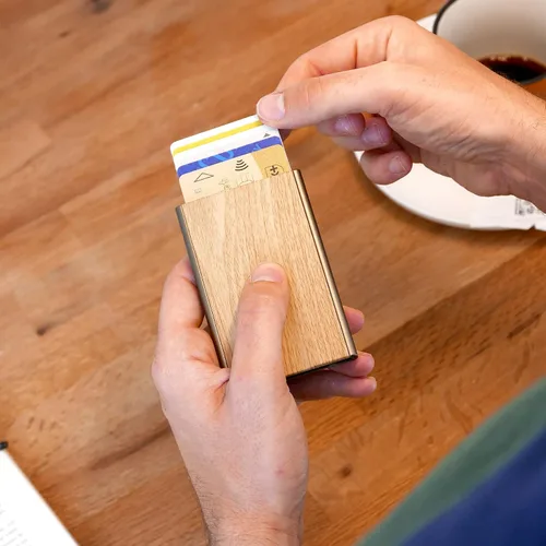 Vista 46 de ÖGON -DESIGNS- Tarjetero automático de aluminio, protección RFID contra fraude y desmagnetización, cartera delgada y minimalista para hombres