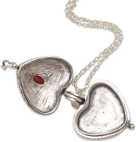 Vista 4 de NOVICA Collar con colgante de plata de ley 925 con forma de corazón de filigrana 200in Always In My Heart