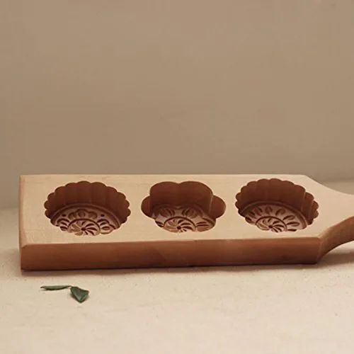Vista 2 de Molde MoonCake - Molde chino tradicional de mediados de otoño para pastel de luna, molde de 3 flores en forma de madera, hecho a mano