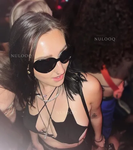 Vista 3 de NULOOQ Gafas de sol polarizadas en forma de corazón para mujer, estilo retro a la moda, marco grande, estilo encantador con protección UV 100%