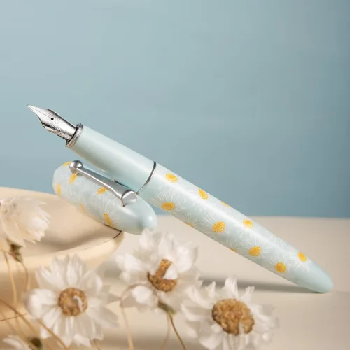 Vista 5 de HONG DIAN C3 Pluma Estilográfica, Plumín de Iridio Extra Fino Suave con Tallado de Nudo Chino, Diseño de Pintura Azul Claro y Margarita Pequeña