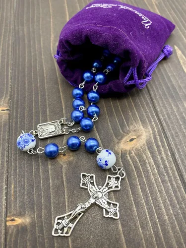 Vista 3 de Nazareth Store Pearl Beads Rosary White Flowers Beaded Necklace Lourdes Medal & Cross Crucifix
