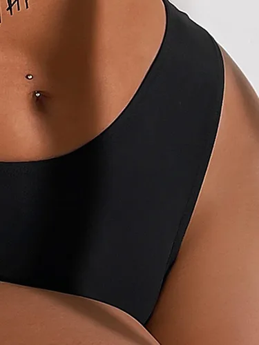 Vista 4 de WDIRARA Conjunto de traje de baño de 2 piezas para mujer, sin tirantes, ribete de flecos, corte alto, conjunto de bikini bandeau