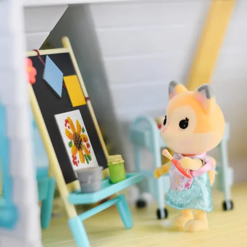 Vista 5 de Sunny Days Entertainment Honey Bee Acres - Pintura y arte de color divertido - Juego de casa de muñecas de 13 piezas con figura exclusiva de zorro