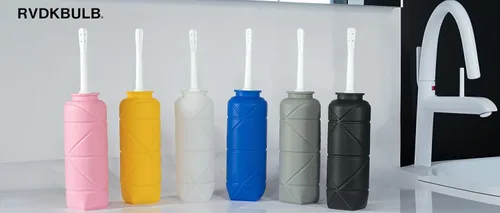 Vista 9 de Botella de ducha de silicona compacta plegable, kit de ducha de viaje reutilizable, capacidad de 24 onzas líquidas, amarillo