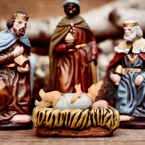 Vista 6 de Toyvian Figura de bebé Jesús, figura de resina de bebé Jesús en tela sagrada, estatua coleccionable de la natividad y fe santa