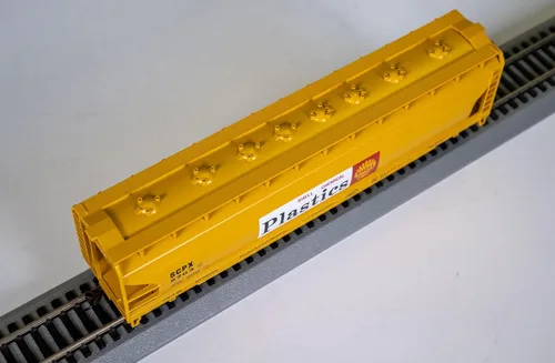 Vista 2 de Bachmann Trains - Tolva de flujo central ACF de 56' - Shell - Escala HO