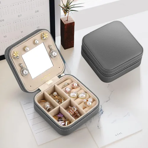 Vista 4 de Ailvy Organizador de joyas de viaje con espejo, pequeño joyero portátil, estuche de joyería para aretes, anillos, collares, pulseras, regalo