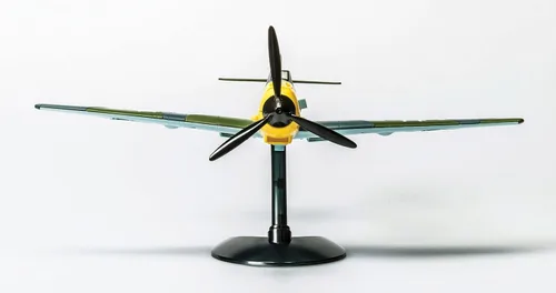 Vista 8 de Airfix Quickbuild Messerschmitt 109 - Kit de construcción de modelo de plástico de avión en ladrillo J6001