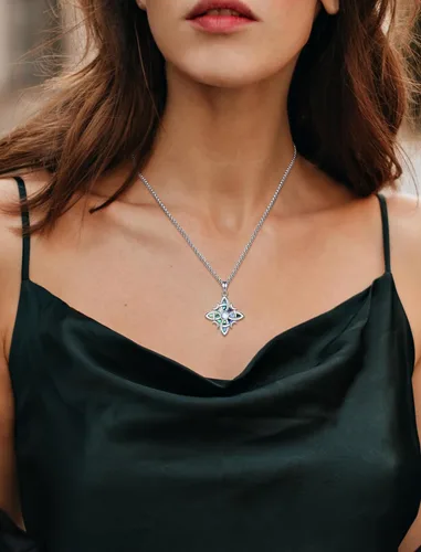 Vista 4 de INFUSEU Joyería irlandesa de plata esterlina, collar de nudo de bruja celta Claddagh para mujeres, adolescentes y niñas