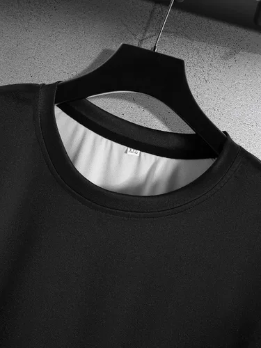 Vista 3 de OYOANGLE Conjunto de 2 piezas de camiseta de manga corta para hombre grande y alto y pantalones cortos con cordón en la cintura con bolsillo