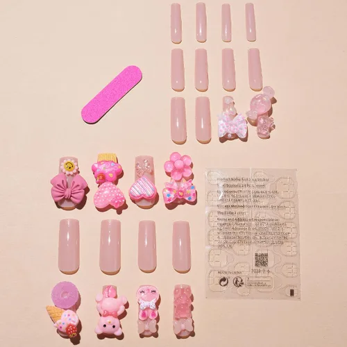 Vista 4 de Uñas postizas largas a presión cuadradas con dijes, uñas acrílicas color rosa nude, lindos diseños de dijes de oso de corazón, uñas con pegamento