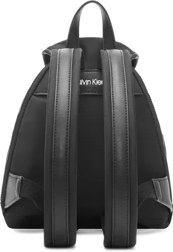 Vista 3 de Calvin Klein Mini mochila organizacional Shay para mujer, NegroPlata