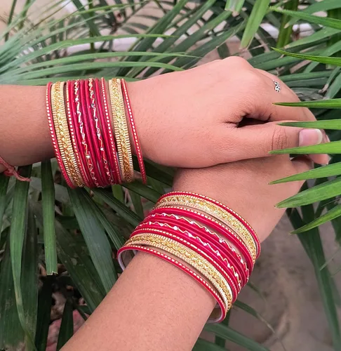 Vista 3 de Touchstone - Pulseras de metal indio para mujer, de aleación de oro, colección de 2 docenas de pulseras Bollywood, para mujer, apilable, anchas