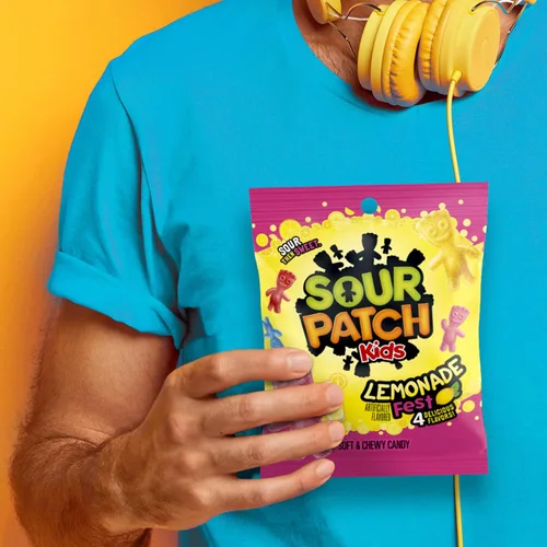 Vista 10 de SOUR PATCH KIDS Lemonade Fest - Caramelos de gomita suaves y masticables, caramelos a granel, 12 bolsas