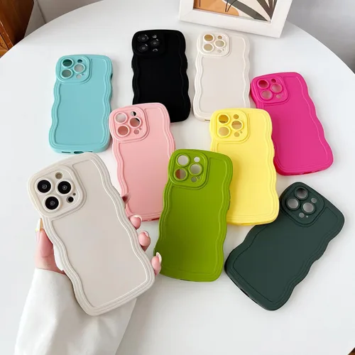 Vista 2 de Caseative Funda para iPhone 13 Pro, funda suave de color sólido con marco de onda rizada (negro)