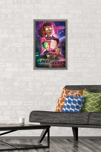 Vista 2 de Star Trek: Lower Decks - Póster de pared de arte clave, 22.4 pulgadas de largo x 14.7 pulgadas de ancho, versión enmarcada de madera de granero