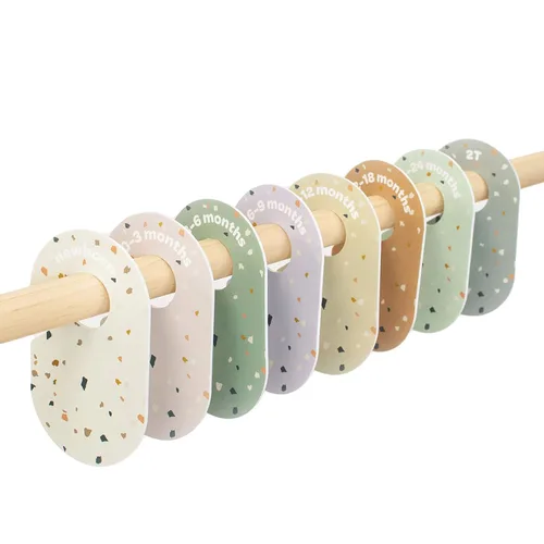 Vista 3 de 3 Sprouts Paquete de separadores y perchas de armario, 8 separadores de tamaño de bebé (Terrazzo) y 30 perchas de terciopelo para ropa de bebé