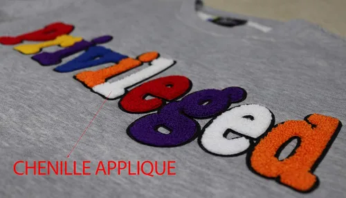 Vista 25 de SCREENSHOT APPLIQUE F11966 Premium Fleece Streetwear Chenille EMB Crew Neck Sweatshirt - Classic Fit