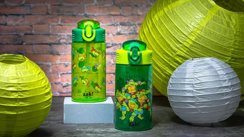 Vista 9 de Zak Designs Teenage Mutant Ninja Turtles - Botella de agua para niños para la escuela o viajes, paquete de 2 botellas de agua de plástico duradero