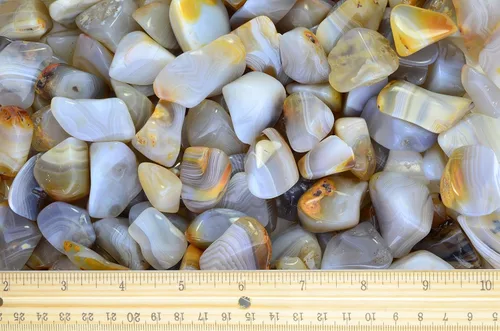 Vista 2 de Fantasia Materiales: Piedras de ágata con bandas de 1 libra de Madagascar - Pequeñas - 0.75" a 1.25" Promedio