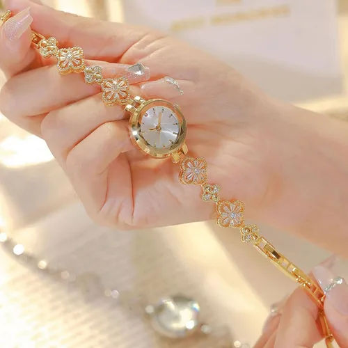 Vista 3 de BESTKANG Relojes de Lujo para Dama con Cadena de Pulsera Hueca de Cuatro Hojas de Hierba, Impermeable, Reloj de Cuarzo de Moda y Vestido Dorado