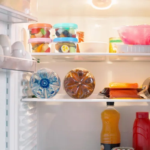 Vista 5 de Ziliny Recipientes de plástico reutilizables de 7 onzas con tapas, tarros de almacenamiento de alimentos, contenedores apilables multicolores