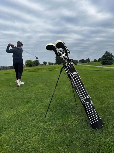Vista 6 de Taboo Fashion Sunday Golf Bags for Women - Lightweight Golf Range Bag with Self Flexing Stand and Shoulder Strap for Driving Range, Par 3 or