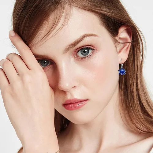 Vista 2 de Aretes de flor de loto, plata de ley, flor de loto azul, aretes colgantes con cierre de palanca, joyería de flor de loto, regalo para mujeres y niñas