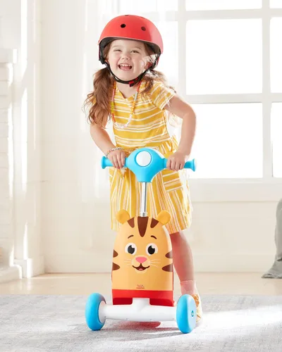 Vista 9 de Skip Hop Andador de actividad con empuje 3 en 1 para bebés a scooter para niños pequeños, Daniel Tiger