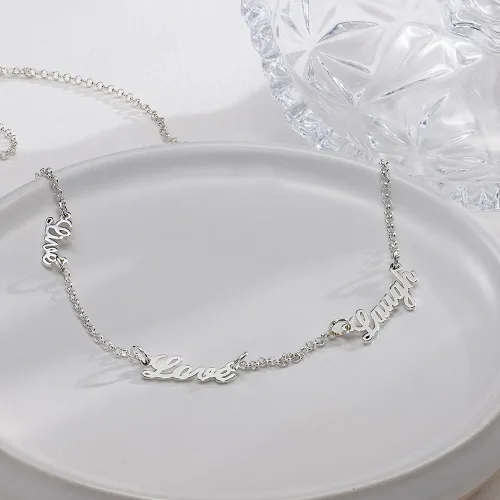 Vista 6 de OAK & LUNA - Collar personalizado Krysta con múltiples nombres con opción de diamantes