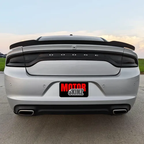 Vista 5 de SlickMod Tinte de humo de vinilo precortado para luz trasera Dodge Charger 2015-2022 (20% humo oscuro, 1. luz trasera)