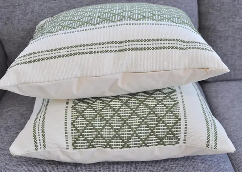 Vista 4 de Funda de almohada tejida de algodón, color verde oliva/blanco roto, 16 x 16 pulgadas (una sola pieza)