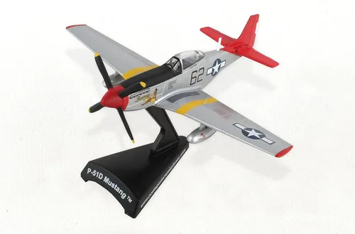 Vista 3 de P-51D Mustang Bunny Red Tail 1/100 Modelo fundido a presión