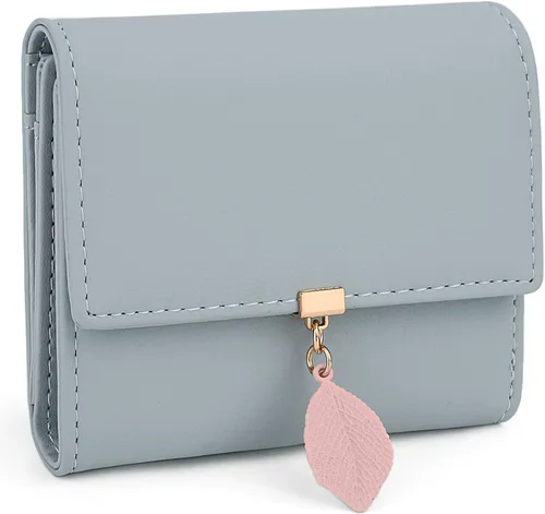 Vista 8 de UTO - Cartera pequeña RFID de piel sintética con dije de hoja, cierre de cremallera y tarjetero.