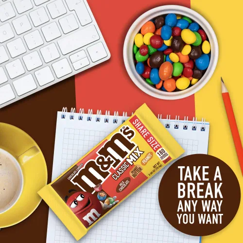 Vista 7 de M&M'S Paquete variado de dulces de chocolate con leche, chocolate con leche, dulces a granel envueltos individualmente, mantequilla de maní