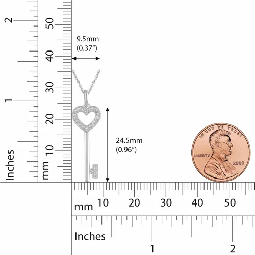 Vista 7 de Fifth and Fine Juego de collar con llave de corazón de diamante de 0.10 quilates en plata de ley. Cada pieza viene con una cadena de cable de plata