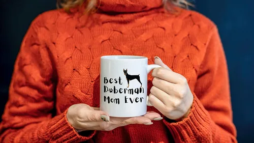 Vista 2 de Best Doberman Mom Ever - Taza de cerámica de 11 onzas, divertida taza de café Doberman, regalos para amantes de los perros, madres doberman, mujeres