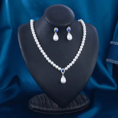 Vista 3 de Juego de collar y aretes de perlas redondas de circonita cúbica para mujer