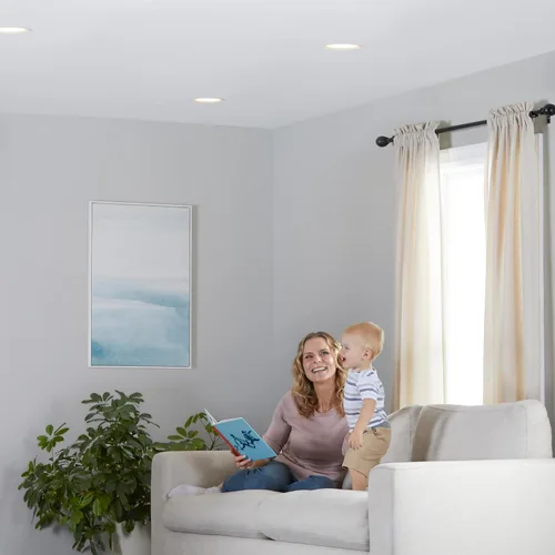 Vista 8 de Bombilla LED inteligente BR30, Amazon Basics, blanco suave regulable (2700K), 9W (equivalente a 60W), 800 lm, funciona solo con Alexa, Wi-Fi de 2,4