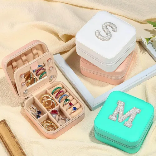 Vista 6 de Joyero imprescindible para profesores, joyero de viaje con inicial de perlas H Joyero pequeño Regalos personalizados para mujeres Regalos