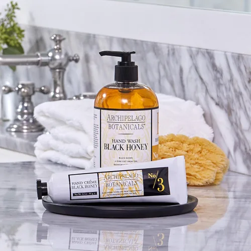 Vista 3 de Archipelago Botanicals Black Honey Hand Crème, loción de manos rica y ligeramente perfumada para piel seca, cutículas y puntos ásperos, extractos