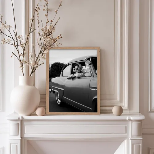 Vista 5 de Póster de arte de moda de Poster Master - Mujer en impresión de auto clásico - Arte en blanco y negro - Arte fotográfico - Arte de autos - Arte