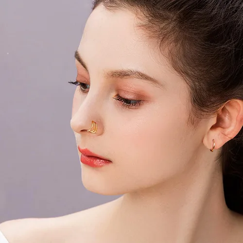 Vista 2 de Aretes de aro pequeños con relleno de oro de 18 quilates para mujeres y hombres, aretes de aro de tubo sin fin, ligeros y pequeños hechos a mano