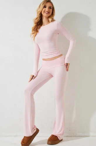 Vista 4 de Livtany Conjuntos de yoga para mujer, cuello redondo, manga larga, camiseta corta y pantalones acampanados de tiro bajo, conjunto de dos piezas