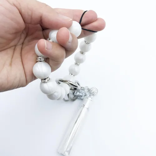 Vista 3 de Unpafcxddyig Pulsera pulsera llavero cuentas de silicona con borla de cuero diamantes de imitación llaveros plata para mujeres y niñas
